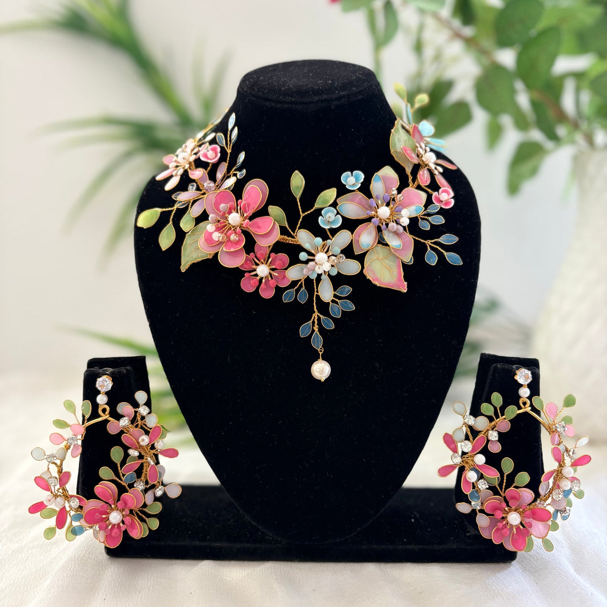 Zavira Necklace & Earrings